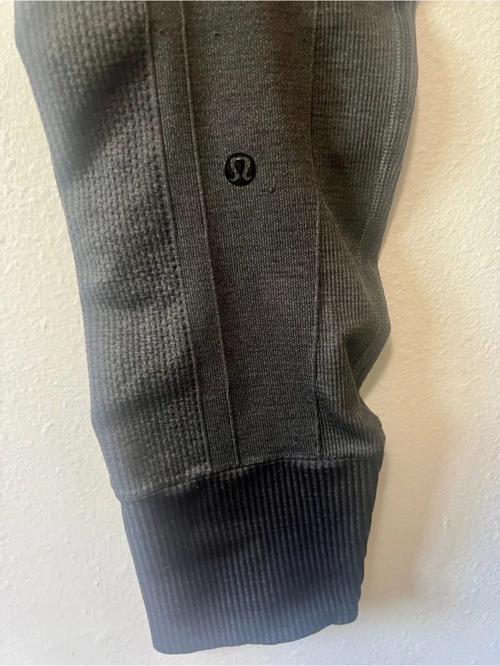 Lululemon Athletica Ebb to Street Seamless Charcoal Leggings - Size 6 (26
